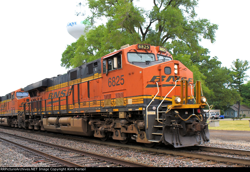 BNSF 6825